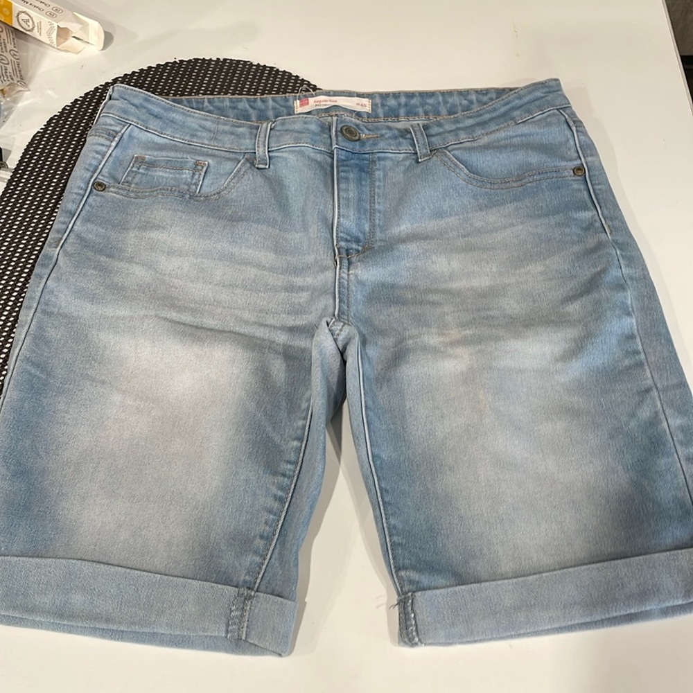 FOX WOMAN JEAN SHORTS